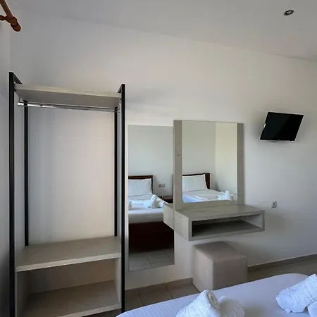 Hotel Enelia *